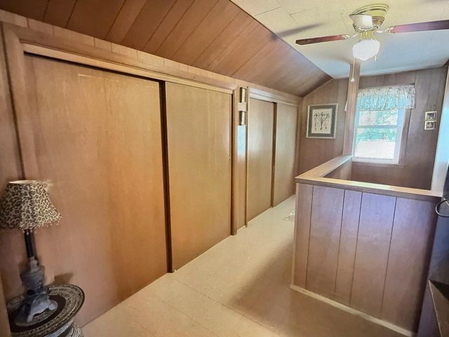 611 E PARKWAY AVENUE, Oshkosh, WI 54901