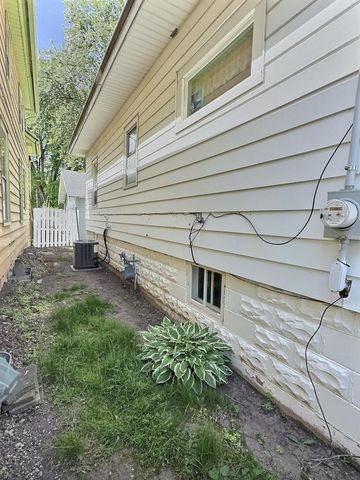 611 E PARKWAY AVENUE, Oshkosh, WI 54901