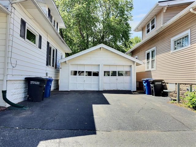 611 E PARKWAY AVENUE, Oshkosh, WI 54901