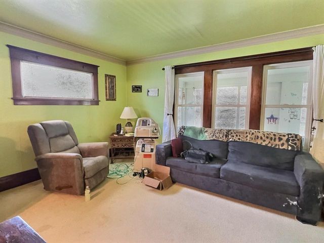 611 E PARKWAY AVENUE, Oshkosh, WI 54901