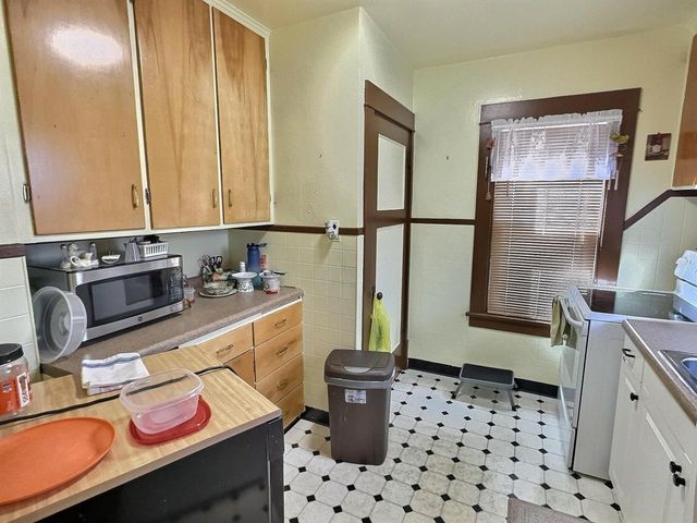 611 E PARKWAY AVENUE, Oshkosh, WI 54901