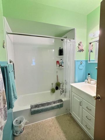 611 E PARKWAY AVENUE, Oshkosh, WI 54901