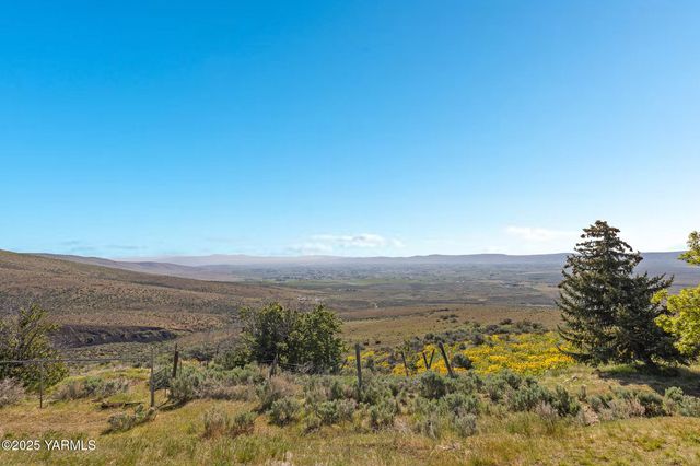 18901 Tieton Dr, Yakima, WA 98908