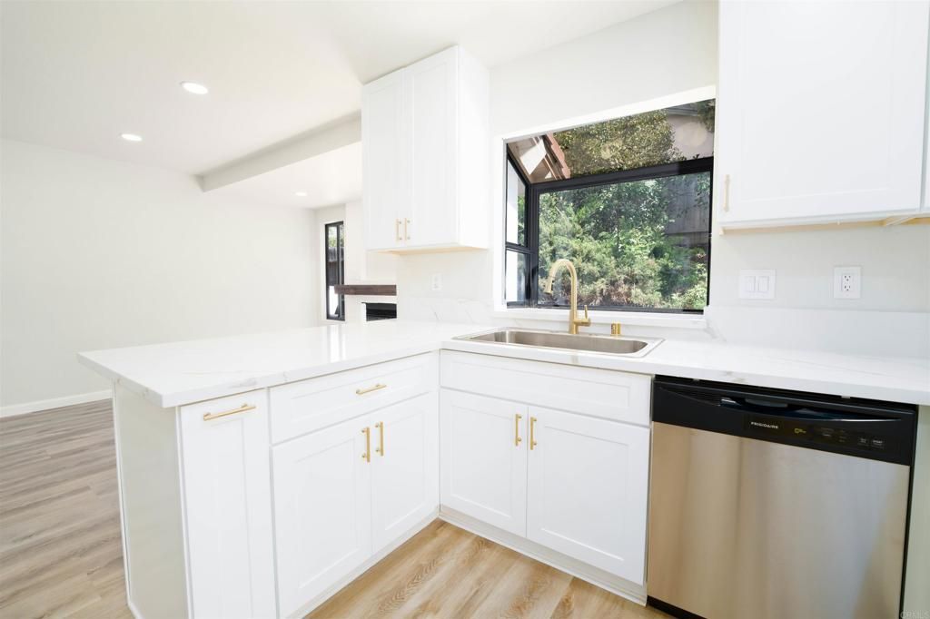 Image 4 of property listing at 41614 Zinfandel Avenue, Temecula, CA 92591