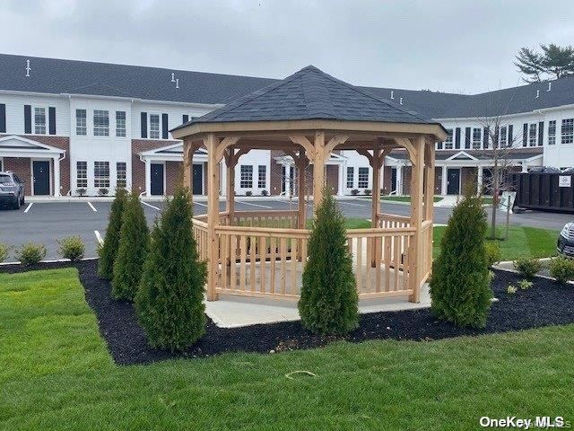 221 Eastview Drive 11, Central Islip, NY 11722