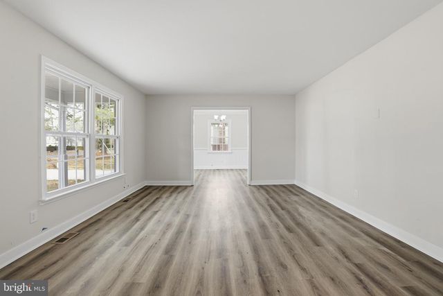 192 E BANBURY RD, Tappahannock, VA 22560