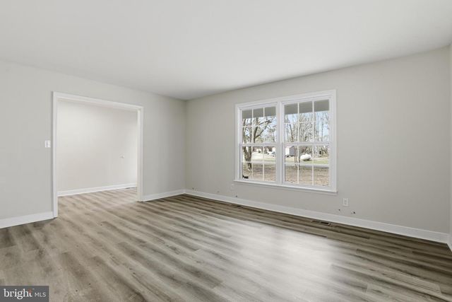 192 E BANBURY RD, Tappahannock, VA 22560