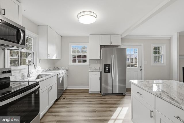 192 E BANBURY RD, Tappahannock, VA 22560