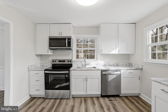 192 E BANBURY RD, Tappahannock, VA 22560