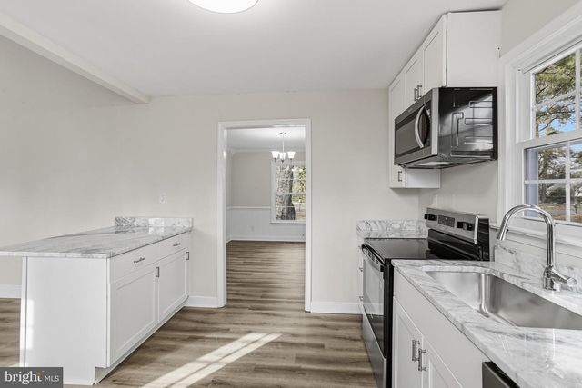 192 E BANBURY RD, Tappahannock, VA 22560