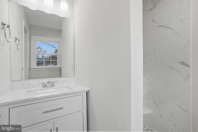 192 E BANBURY RD, Tappahannock, VA 22560