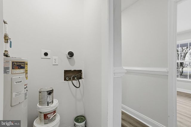 192 E BANBURY RD, Tappahannock, VA 22560