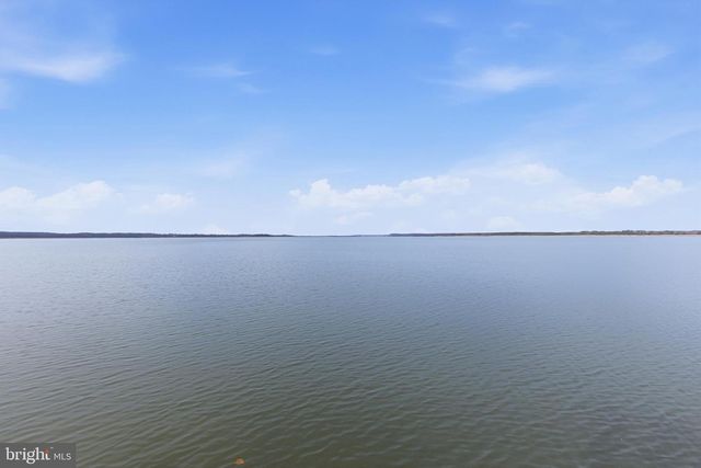 192 E BANBURY RD, Tappahannock, VA 22560