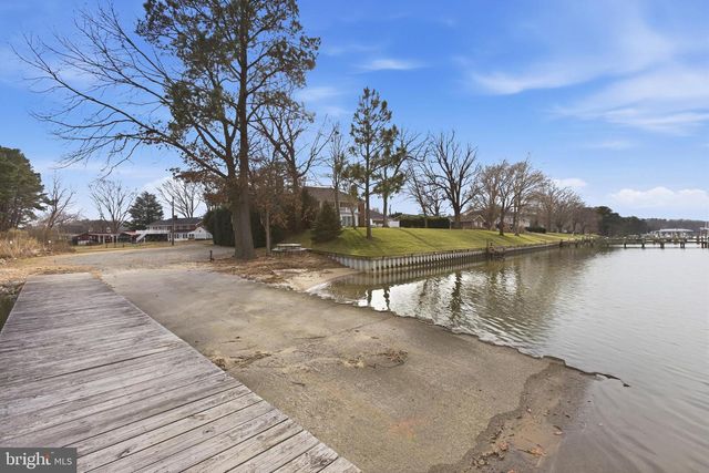 192 E BANBURY RD, Tappahannock, VA 22560