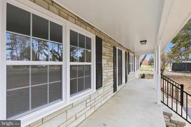 192 E BANBURY RD, Tappahannock, VA 22560