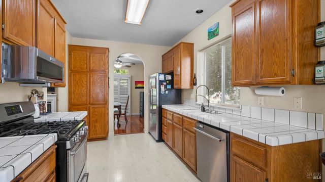 709 Palermo Dr, Suisun City, CA 94585