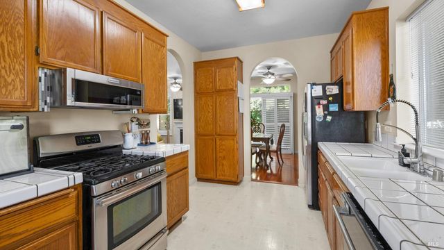 709 Palermo Dr, Suisun City, CA 94585