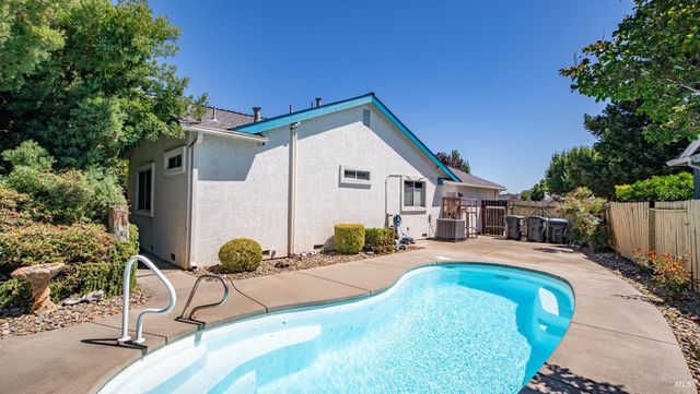709 Palermo Dr, Suisun City, CA 94585