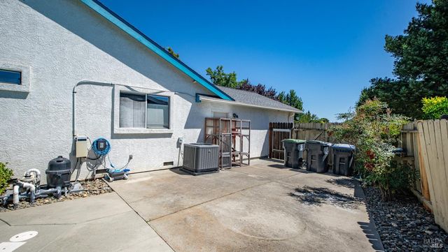 709 Palermo Dr, Suisun City, CA 94585