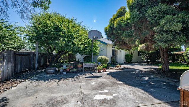 709 Palermo Dr, Suisun City, CA 94585
