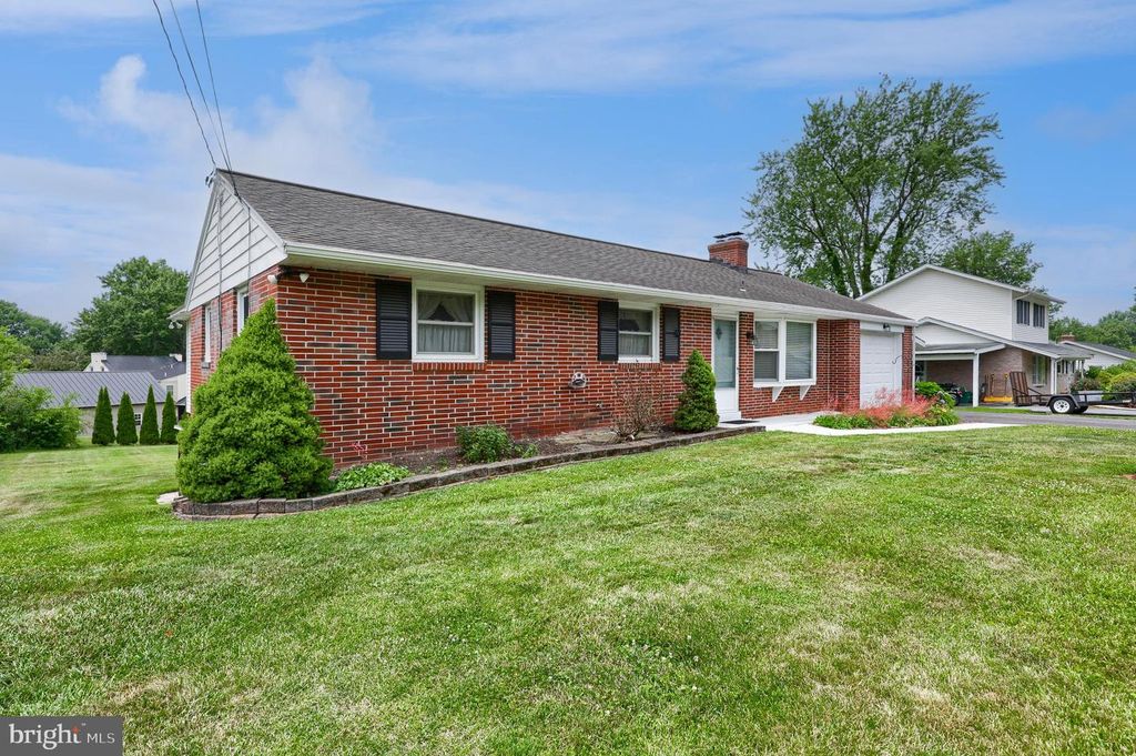 1118 HARRIET AVE, Lancaster, PA 17601