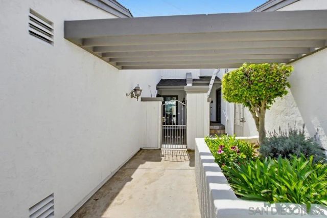 1366 Camino Lujan, San Diego, CA 92111