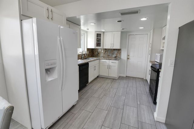 2233 NW 3rd Avenue, Boca Raton, FL 33431