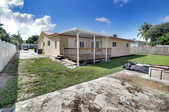 2233 NW 3rd Avenue, Boca Raton, FL 33431
