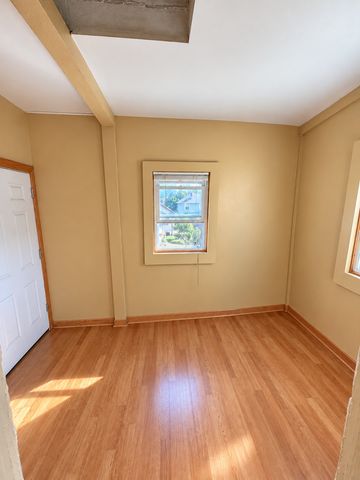 4421 N Kimball Avenue, Chicago, IL 60625