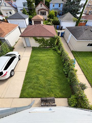 4421 N Kimball Avenue, Chicago, IL 60625