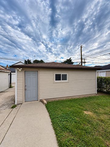 4421 N Kimball Avenue, Chicago, IL 60625