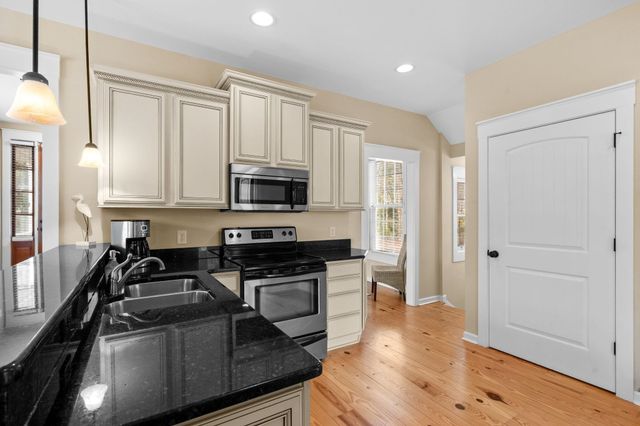 8 Sandlapper Way, Pawleys Island, SC 29585