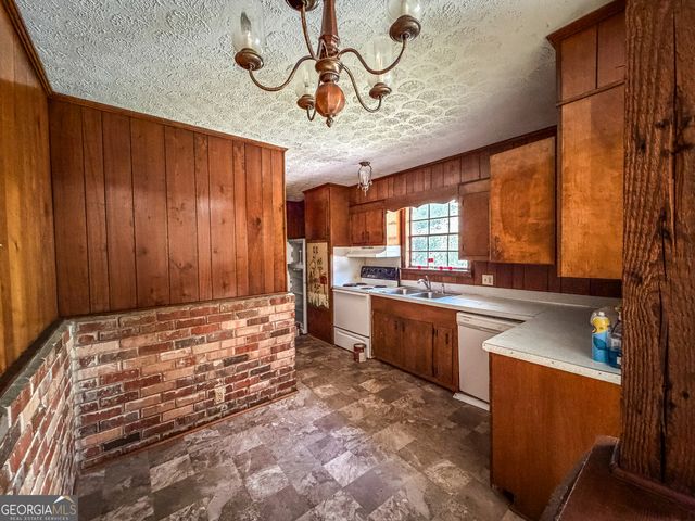 11 Parkwood Drive NE, Rome, GA 30161