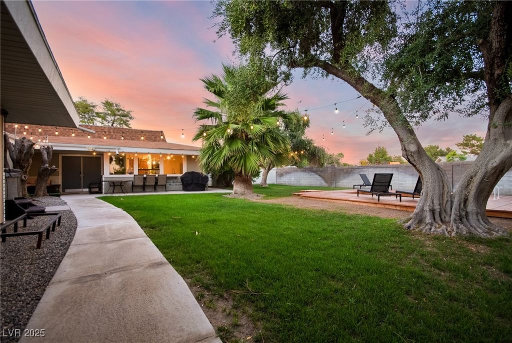 5710 Madre Mesa Drive, Las Vegas, NV 89108