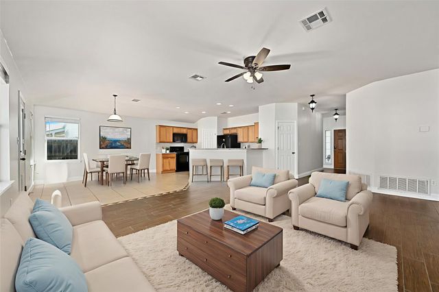 7817 Squirrel Hollow DR, Georgetown, TX 78628