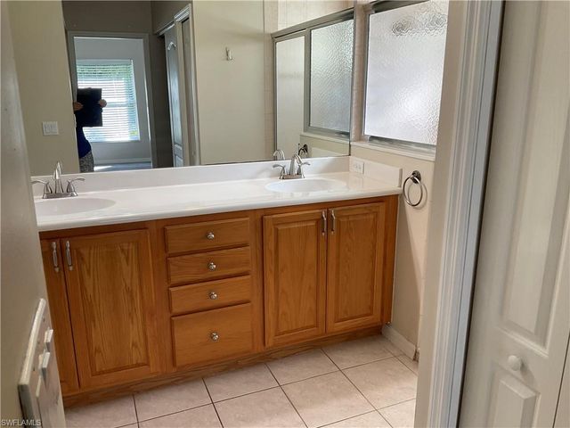 135 Glen Eagle CIR, Naples, FL 34104