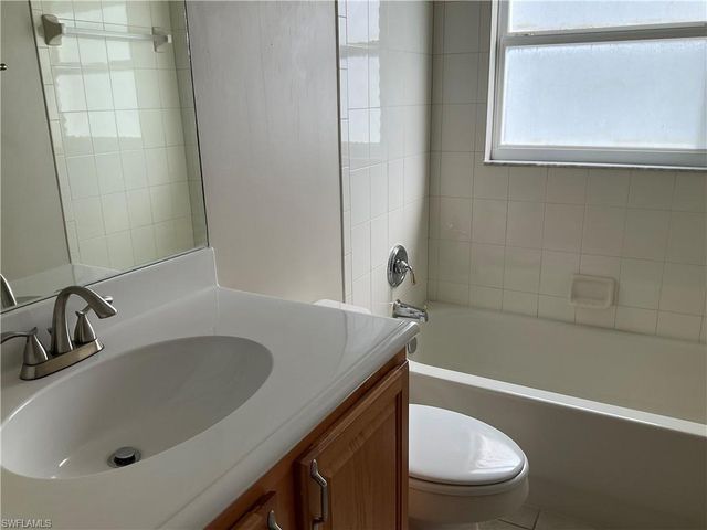 135 Glen Eagle CIR, Naples, FL 34104