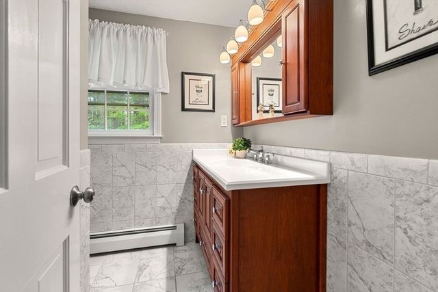 13 Laconia Cir, North Andover, MA 01845