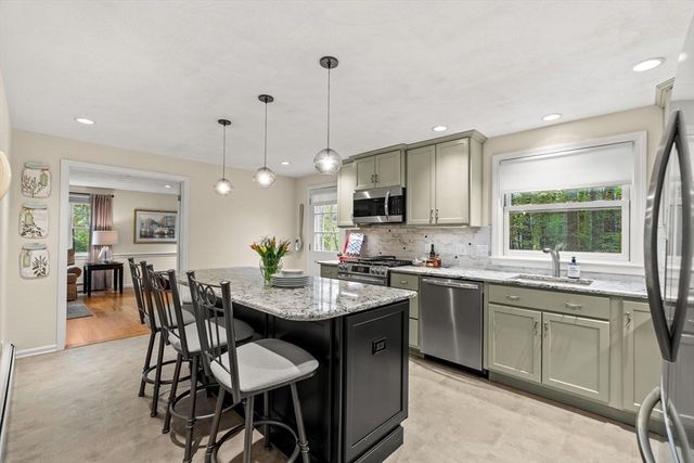 13 Laconia Cir, North Andover, MA 01845