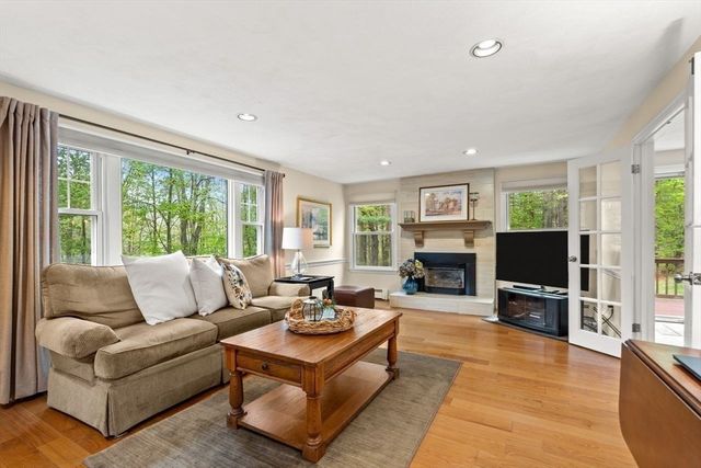 13 Laconia Cir, North Andover, MA 01845