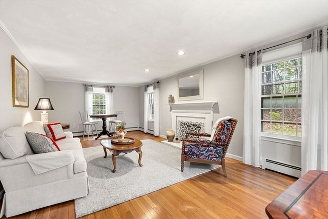 13 Laconia Cir, North Andover, MA 01845