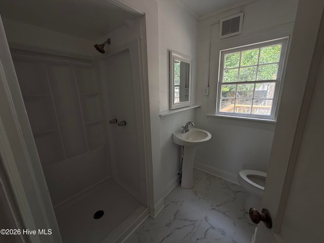 2519 S Memorial Drive, Greenville, NC 27834