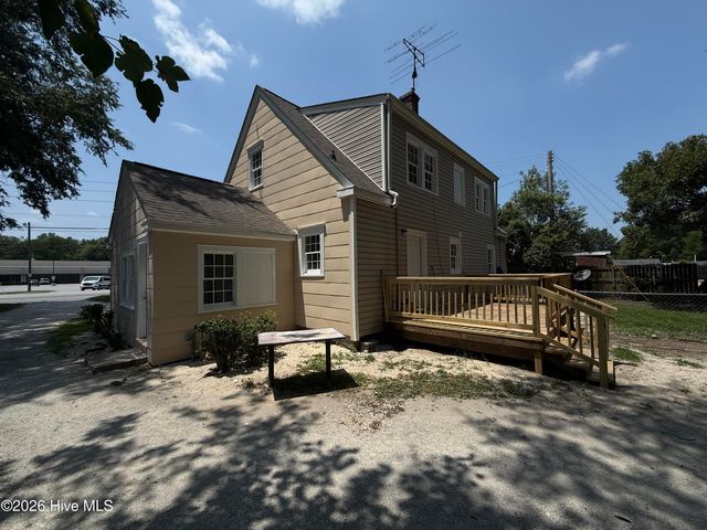 2519 S Memorial Drive, Greenville, NC 27834