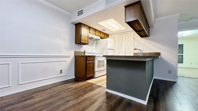 5821 Marvin Loving Drive 105, Garland, TX 75043