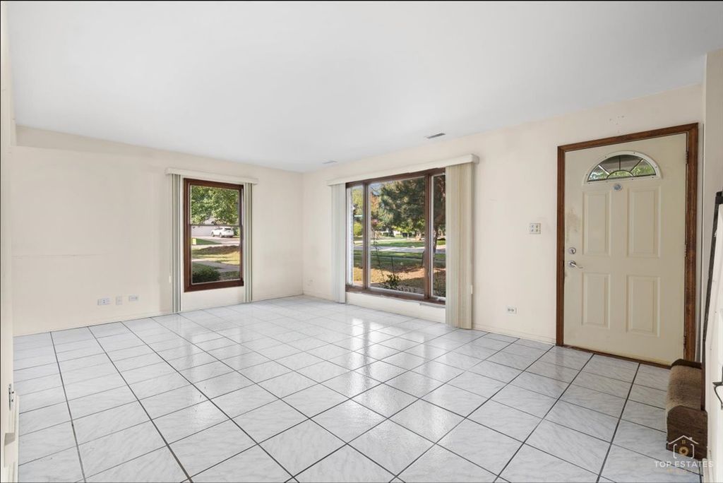753 Moore Drive 753, Elk Grove Village, IL 60007 — photo 3