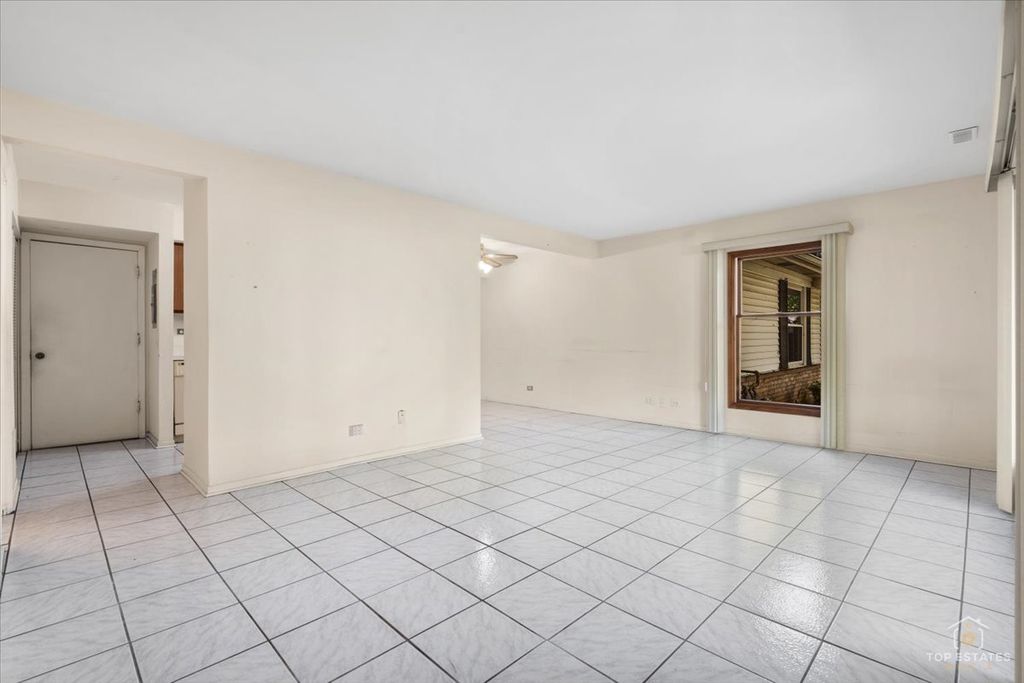 753 Moore Drive 753, Elk Grove Village, IL 60007 — photo 4