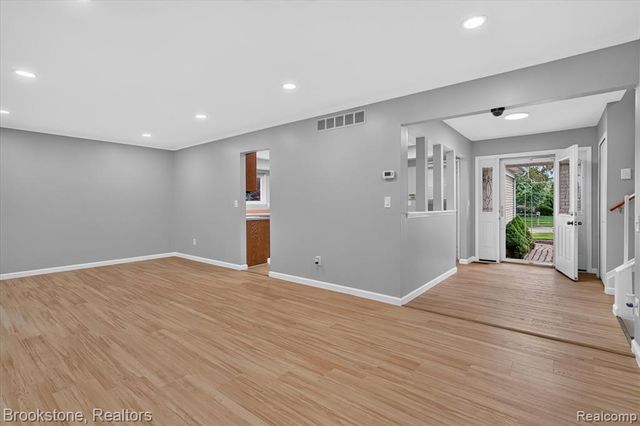 39795 Waldorf Drive, Clinton Township, MI 48038
