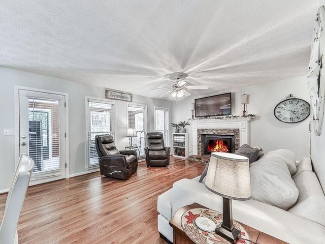 373 Yonah Circle, Woodstock, GA 30189
