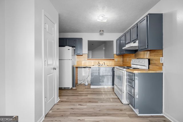 5144 Hill Farm Drive NE, Woodstock, GA 30188