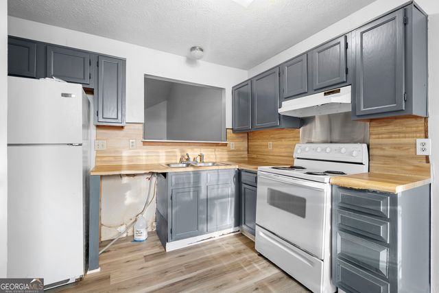 5144 Hill Farm Drive NE, Woodstock, GA 30188